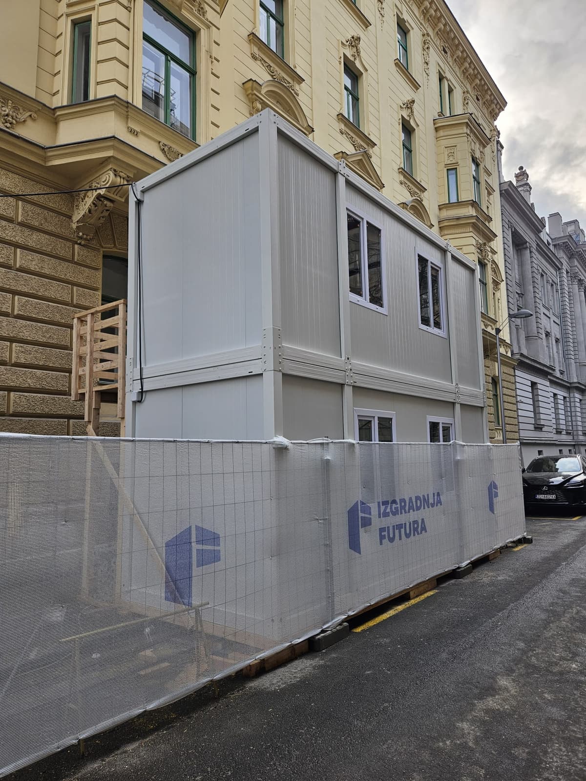 Kontejner 600x240 cm - Dvoetažni sa stepenicama