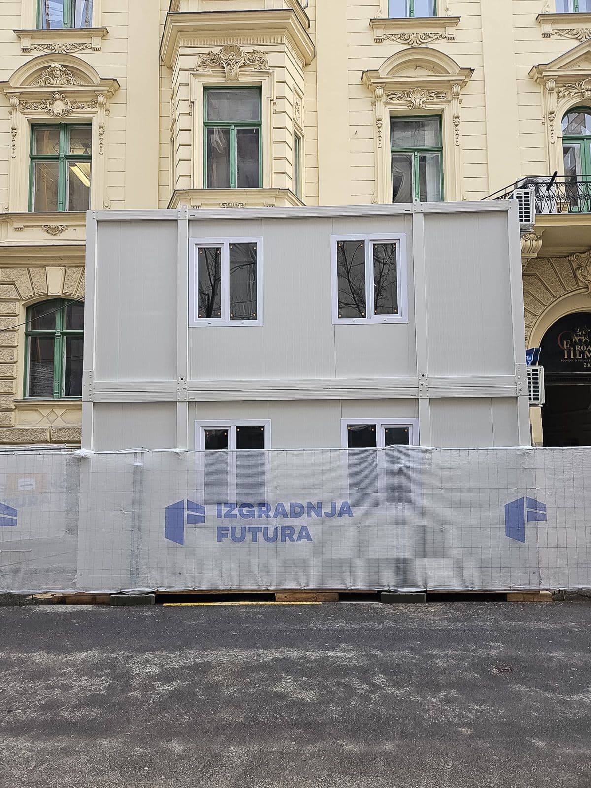 Kontejner 600x240 cm - Dvoetažni sa stepenicama 1